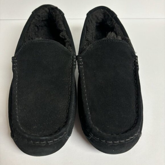 Koolaburra Men’s Tipton Black Suede Slippers, Size 9 M